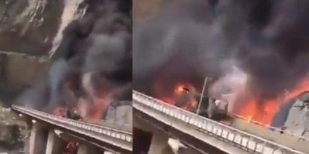 فاجعة في المدينة المنورة.. مصرع عشرات المعتمرين الهنود بحادث اصطدام مروع.. فيديو - المصدر 24