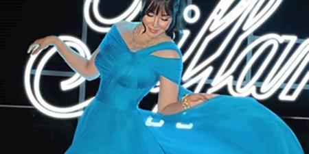 لمسة لجين عمران الرقيقة: الأزرق الباستيل والغرة المتفرقة - المصدر 24