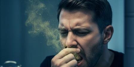 10 Causes of Bad Breath in the Morning - المصدر 24
