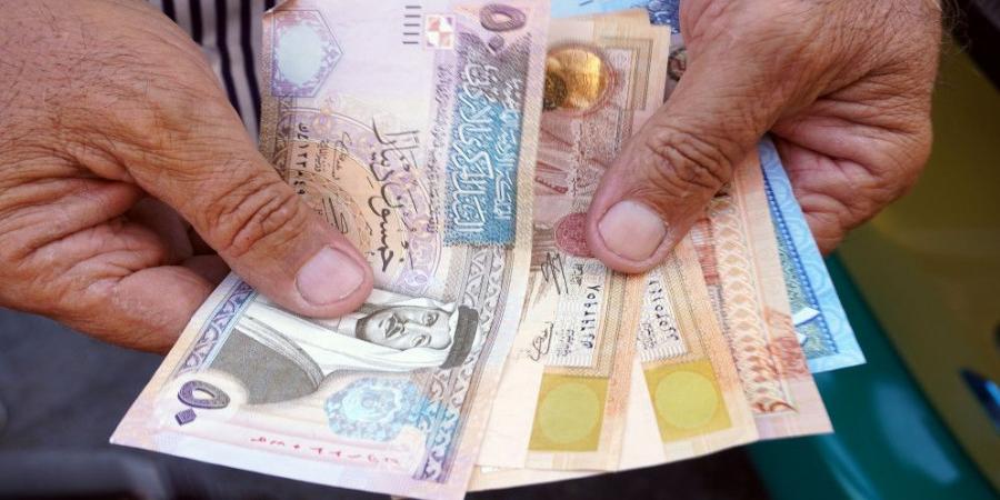 هل يتمكن النواب من إجبار الحكومة على رفع رواتب الموظفين وقد فشلوا في تغيير التوقيت الصيفي ؟ #عاجل - المصدر 24