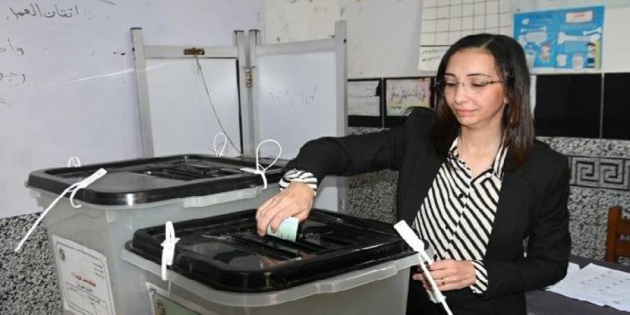 محافظ البحيرة تُدلي بصوتها في انتخابات النواب.. وتؤكد: الإقبال يعكس وعي المواطنين ومسؤوليتهم الوطنية - المصدر 24