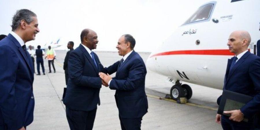 وزير الخارجية يصل بورسودان لبحث مستجدات الأزمة السودانية - المصدر 24