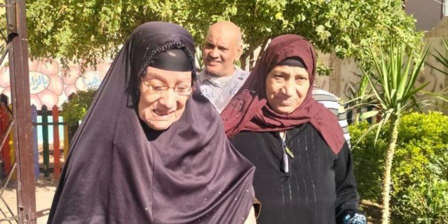 كبار السن يحرصون على المشاركة فى انتخابات مجلس النواب بالبحيرة - المصدر 24