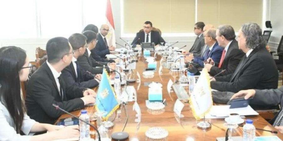 وزير الإسكان يبحث مع وفد «جيانجسو فينجاي» الصينية التعاون في مجال تحلية البحر - المصدر 24