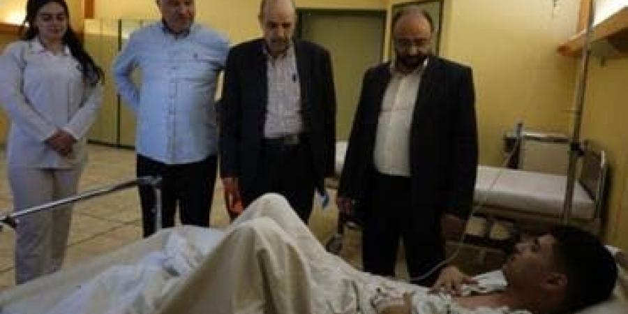 صور مريض وسط الشارع تشعل غضب السوريين.. وأول توضيح رسمي - المصدر 24