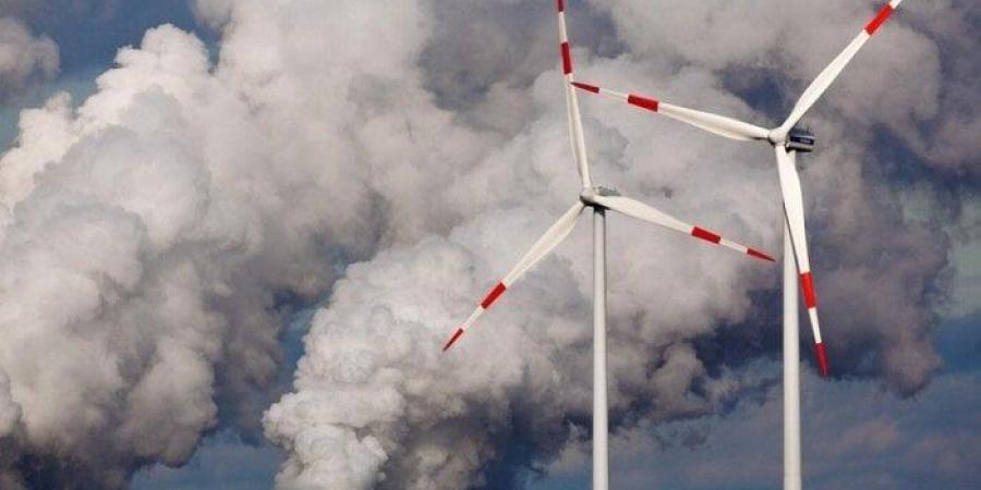 «معلومات الوزراء» يستعرض دوافع وتحديات الانتقال من الوقود الأحفوري إلى الطاقة المتجددة - المصدر 24