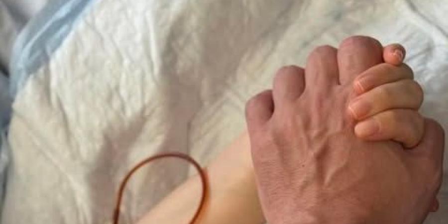 محمد محمود عبد العزيز يدعو لزوجته بعد ولادة صعبة: شافاكي الله يا أم العيال - المصدر 24