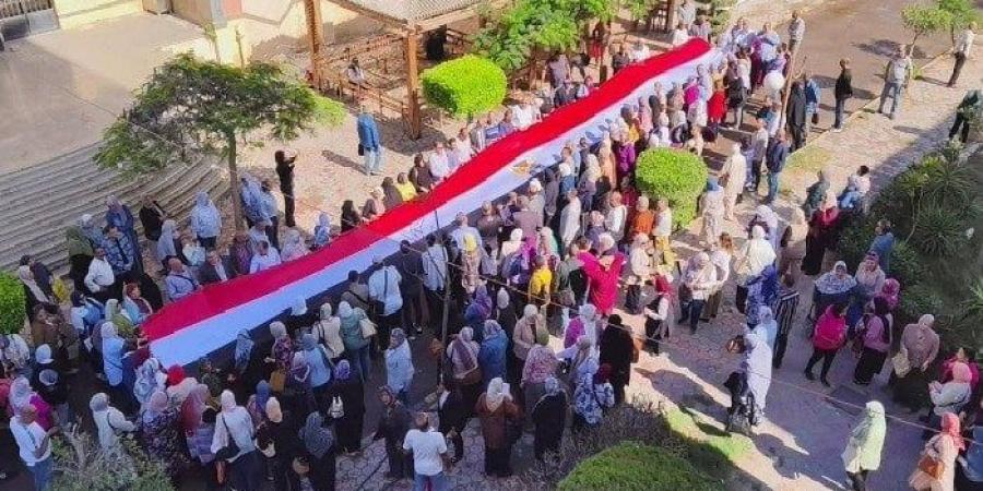 بأطول علم.. مديرية تعليم الإسكندرية تشارك في ثاني أيام انتخابات مجلس النواب 2025 - المصدر 24