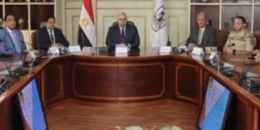 محافظ بنى سويف يتابع فتح لجان التصويت فى اليوم الثانى لانتخابات النواب - المصدر 24