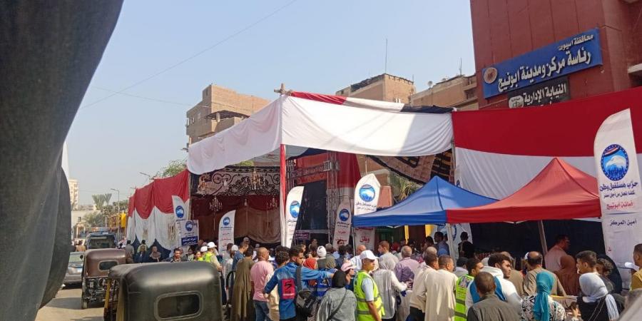 توافد الناخبين أمام لجان أسيوط اليوم الثانى لانتخابات النواب 2025 - المصدر 24