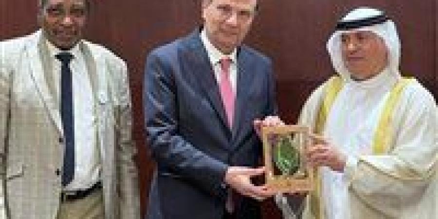 مباحثات بين وزير الزراعة والهيئة العربية للاستثمار حول تعزيز الاستثمارات بالمجال الزراعي - المصدر 24