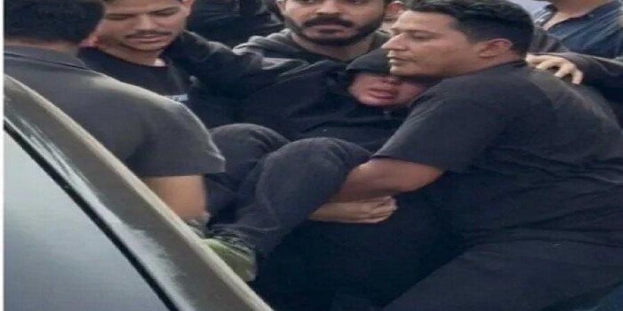 انهيار شيماء سعيد زوجة إسماعيل الليثي أثناء تشييع جثمانه - المصدر 24