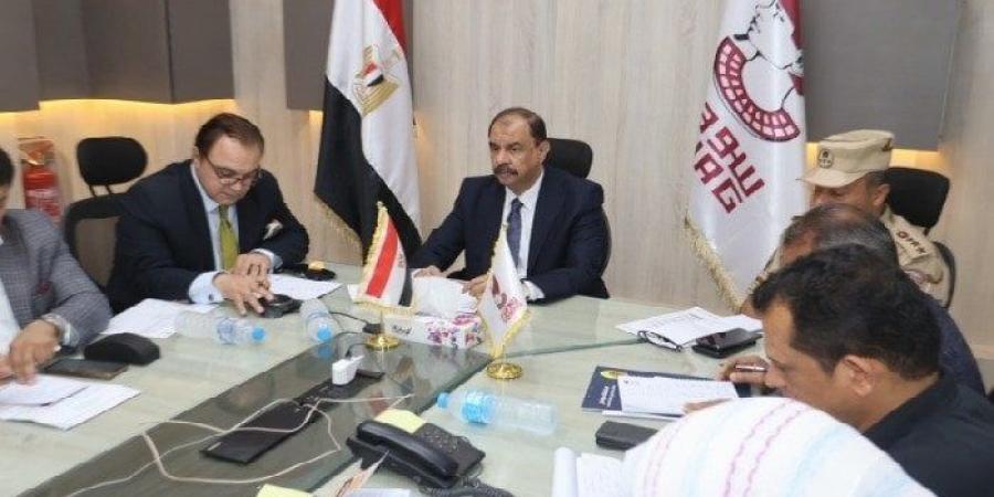 من غرفة العمليات.. محافظة سوهاج يتابع انتظام التصويت بانتخابات النواب 2025 - المصدر 24