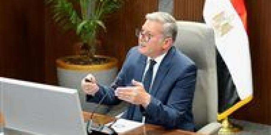 تكليفات عاجلة من وزير البترول لضمان حصول عمالة المقاول علي مستحقاتهم وتطبيق الحد الأدنى للأجور - المصدر 24