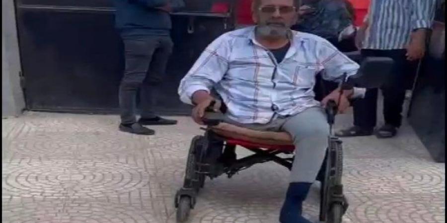 لم تمنعه ظروفه من المشاركة.. مسن يدلي بصوته في انتخابات مجلس النواب بالإسكندرية - المصدر 24