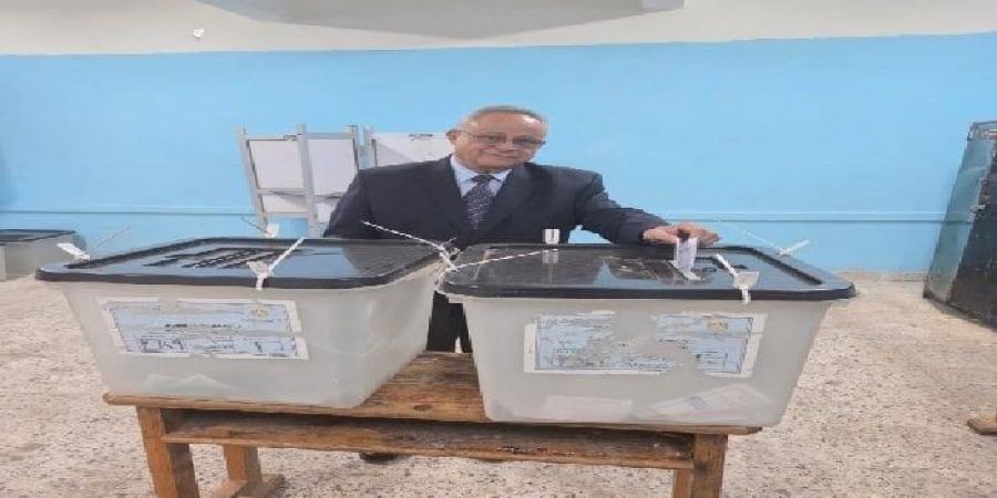 مدير مكتبة الإسكندرية يُدلي بصوته في ثاني أيام انتخابات مجلس النواب - المصدر 24