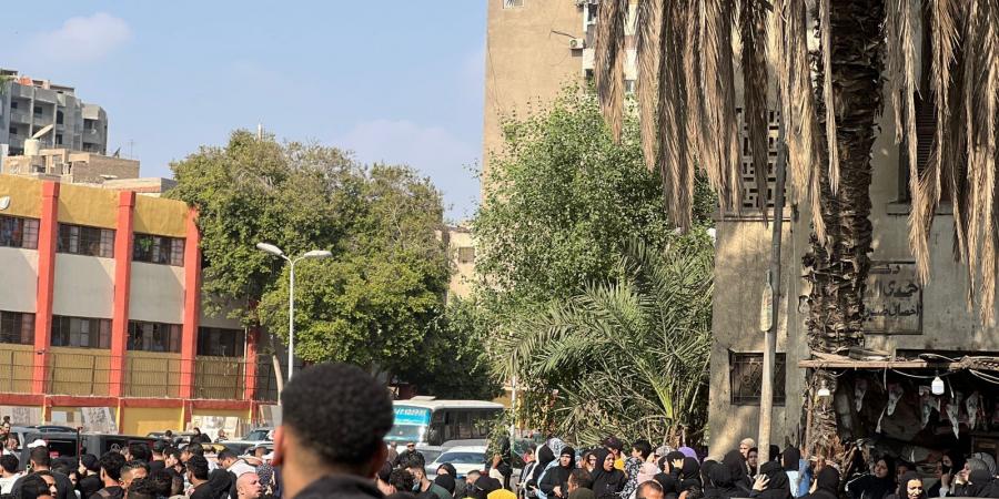 حضور كبير للأهالي.. لقطات من جنازة المطرب إسماعيل الليثي - المصدر 24