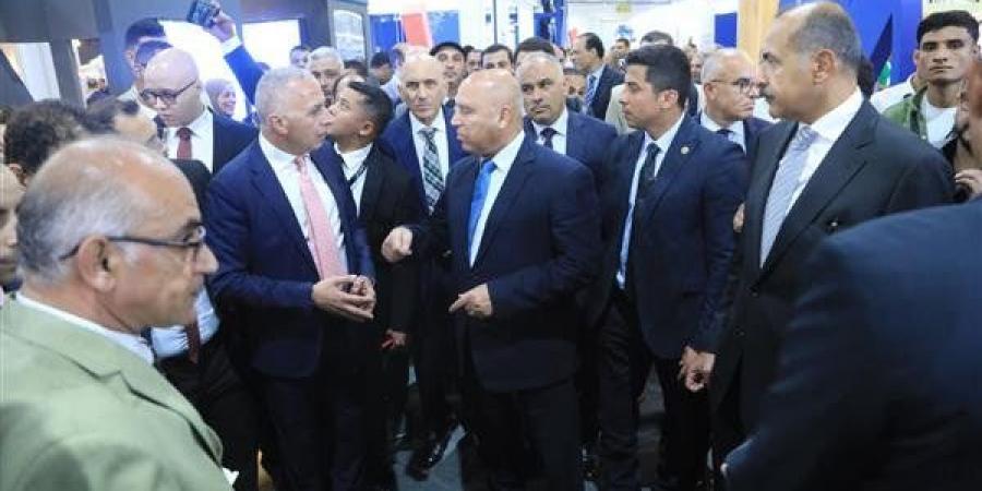 كامل الوزير يتفقد أجنحة معرض ومؤتمر النقل الذكي واللوجستيات والصناعة «TransMEA» - المصدر 24