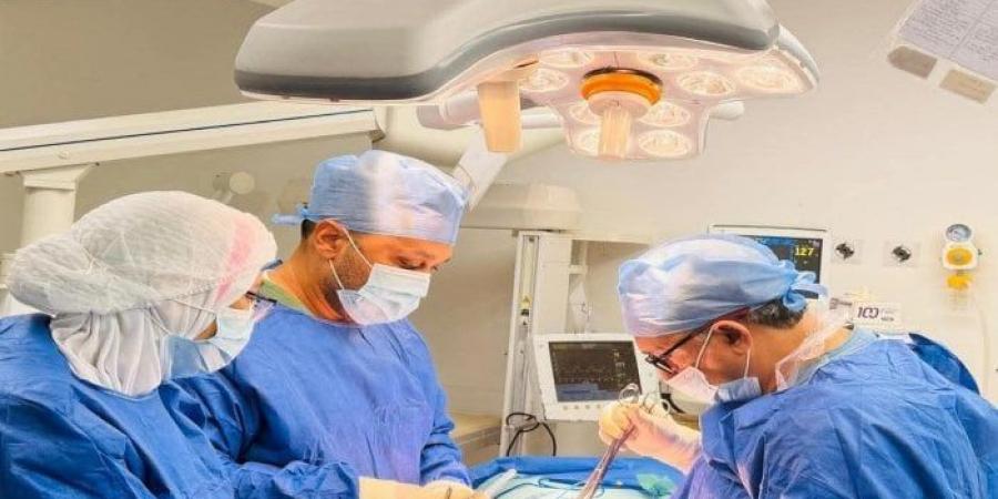 فريق طبي ببورسعيد ينقذ سيدة بعد عملية قيصرية والعثور على 8 فوط داخل بطنها - المصدر 24