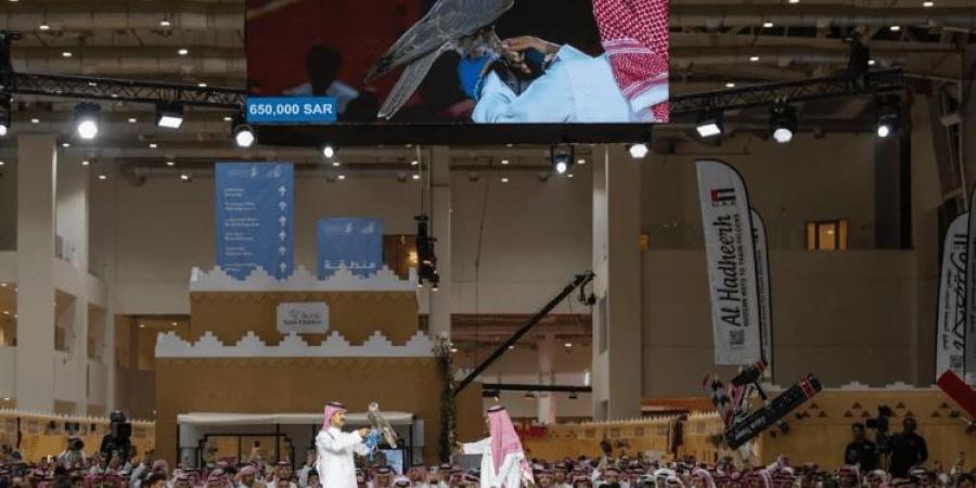 بيع صقرين بـ 156 ألف ريال في مزاد نادي الصقور السعودي - المصدر 24