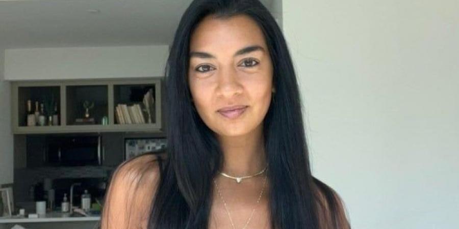 شاهد.. ثلاثينية تجني آلاف الدولارات يومياً من جمال يديها وقدميها - المصدر 24