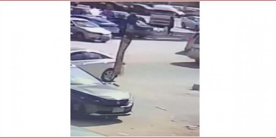 الداخلية تضبط المتهمين بتحطيم زجاج سيارة لسرقتها في الجيزة - المصدر 24