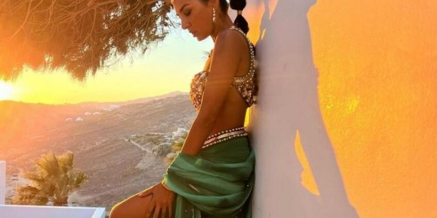 نجمة أمريكية تكسب يوميا آلاف الدولارات بفضل يديها وقدميها (فيديو) - المصدر 24