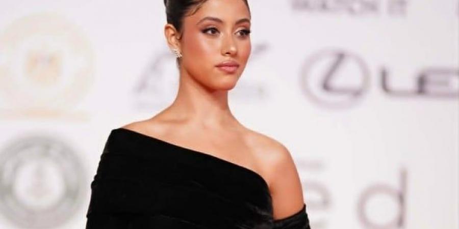 إطلالات ساحرة: مكياج الأبيض والأسود من نجمات مهرجان القاهرة - المصدر 24