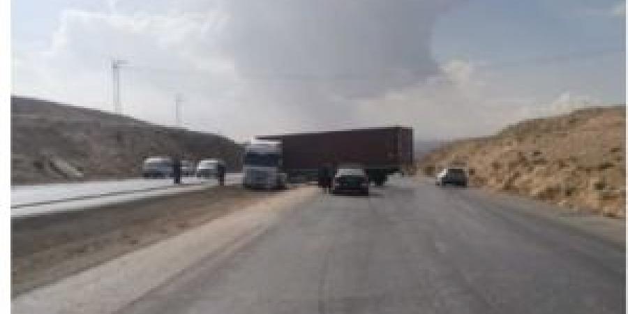 حادث تريلا "مُسبّعة" على طريق المفرق الزرقاء تسبب باعاقة حركة السير - المصدر 24