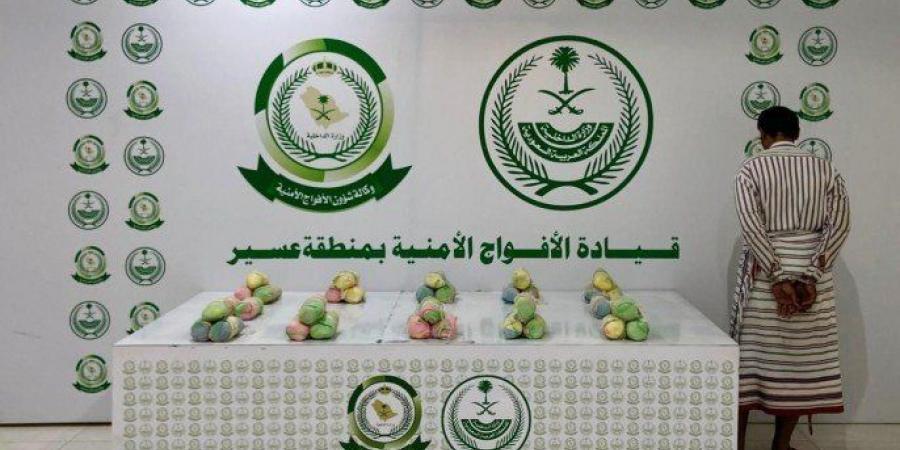 القبض على شخص لترويجه كمية من نبات القات المخدر في عسير - المصدر 24