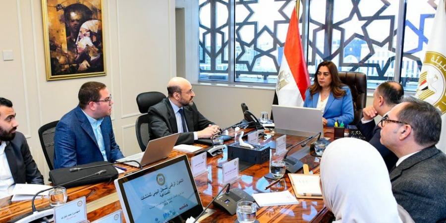 وزيرة التنمية المحلية تتابع مستجدات منظومة التحول الرقمي للسجل البيئي للمنشآت الصناعية - المصدر 24