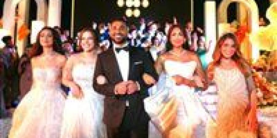 القصة الكاملة لظهور أحمد سعد وسط 4 عرائس.. مشهد غامض يكشف أسراره - المصدر 24