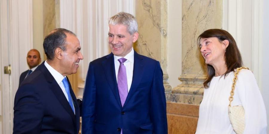 وزير الخارجية يعقد مشاورات مع وزير العدل والشرطة السويسري - المصدر 24