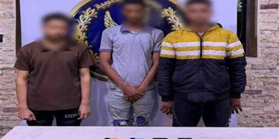 سقوط 3 عاطلين وسيدة لسرقة الهواتف والمشغولات الذهبية في القاهرة - المصدر 24