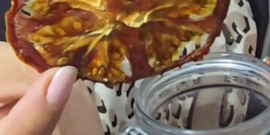 من التراث إلى الحداثة .. شابة عجلونية تبتكر طريقة جديدة لـ "تجفيف"  الفواكة والخضار .. فيديو - المصدر 24