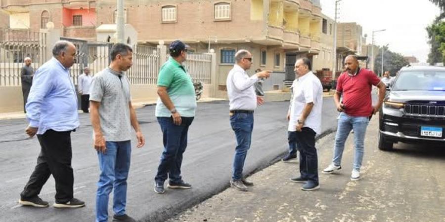 محافظ أسيوط يتفقد أعمال رصف طريق ريفا – موشا بطول 8.5 كم وبتكلفة 45 مليون جنيه - المصدر 24