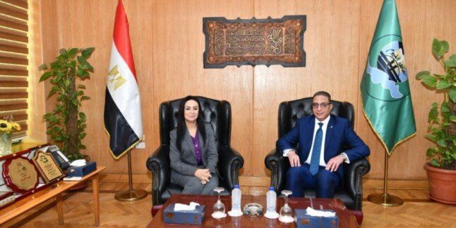 محافظ الفيوم يستقبل وزيرة التضامن الاجتماعي ويناقشان سبل التعاون المشترك - المصدر 24