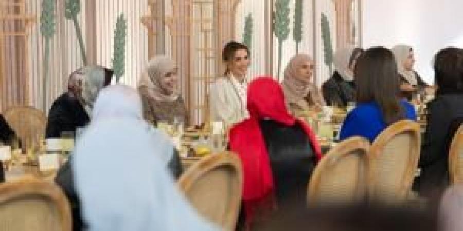 الملكة تلتقي بسيدات من المفرق وتشاركهن الغداء في أم الجمال - المصدر 24