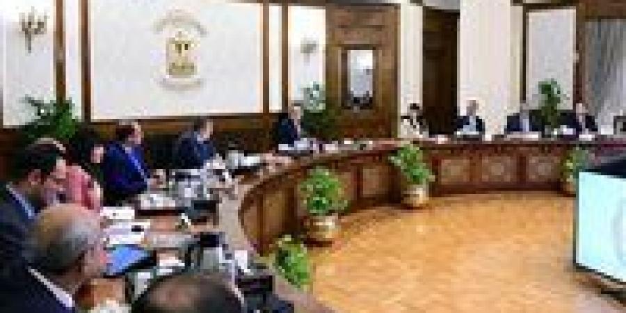 رئيس الوزراء يترأس اجتماع المجموعة الوزارية الاقتصادية لمتابعة برنامج الإصلاح وتحسن مؤشرات الأداء المالي - المصدر 24