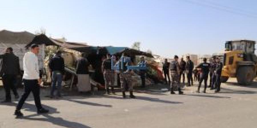 بالصور .. حملة لإزالة البسطات والأكشاك المعتدية على الشارع العام في قضاء الظليل - المصدر 24