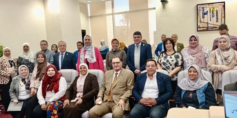 وزير الإسكان يؤكد على أهمية التواصل مع ممثلى الشعب ونوابه - المصدر 24