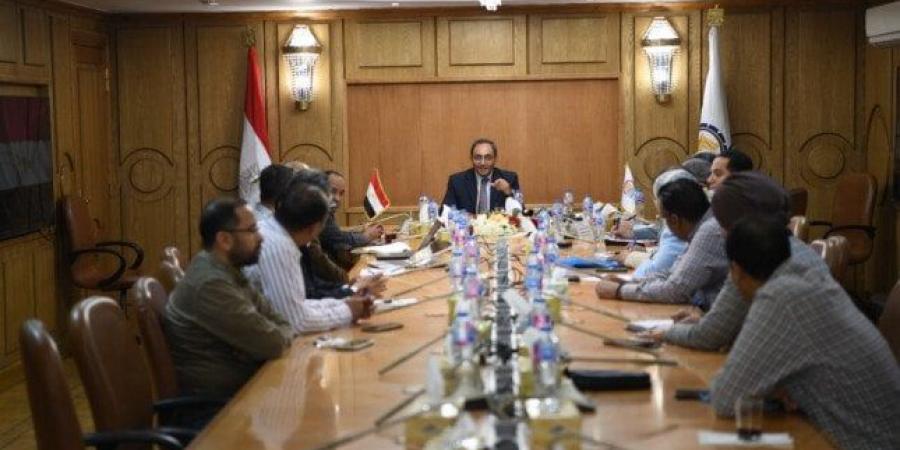 محافظ قنا يتابع مستجدات تنفيذ مشروع "حيّنا" للتنمية الحضرية المتكاملة - المصدر 24