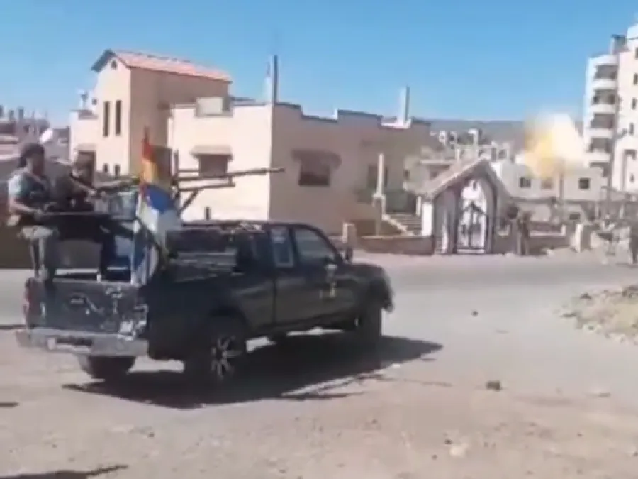 بعد مجزرة السويداء.. الجيش السوري ينشر قواته لاحتواء أخطر اشتباكات طائفية منذ الإطاحة بالأسد