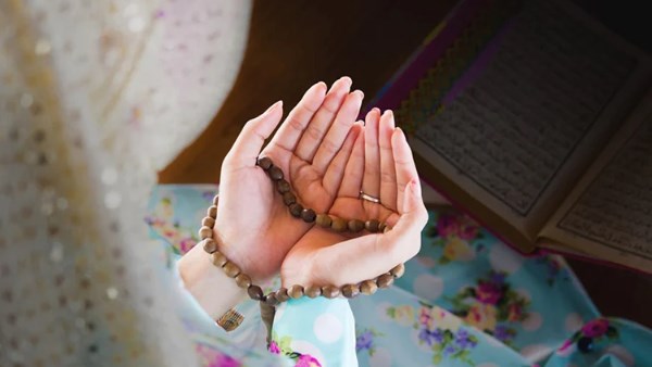 «ليلة لا تُرد فيها الدعوات».. دعاء أول ليلة في شهر رجب 2025 | أكثر من 50 دعاء مستجاب للرزق والفرج وقضاء الحوائج