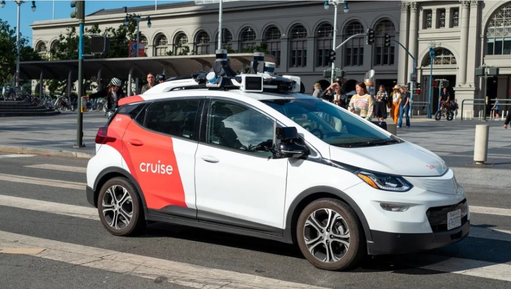 عاجل.. مهلة 90 يوماً لتنظيم المركبات ذاتية القيادة في السعودية وتعديلات مرورية صارمة تنقل المسؤولية الكاملة للمالك