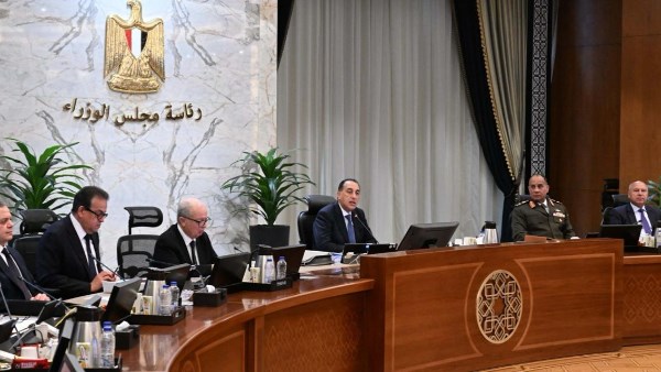 غلق المحلات 9 مساءً وتطبيق العمل عن بُعد في مصر.. قرارات حكومية جديدة لترشيد الطاقة وتقليل الضغط على الطرق بداية من الأحد