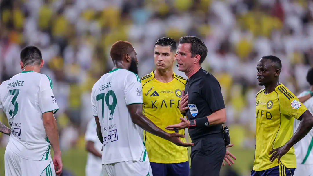 “باعوا العِشرة بريال والدور جاي عليهم”.. هجوم ناري على جماهير الأهلي بسبب دعم الهلال ضد النصر قبل حسم دوري روشن السعودي