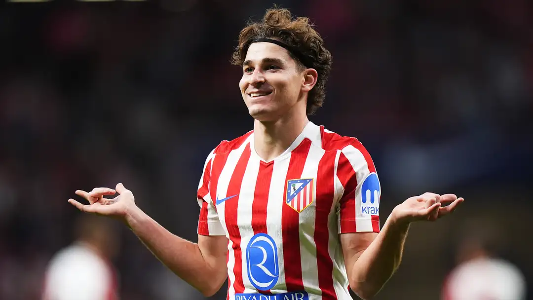 باريس سان جيرمان ينافس برشلونة على صفقة خوليان ألفاريز.. أتلتيكو مدريد يحدد سعرًا صادمًا