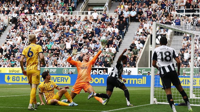 Newcastle United vs Brighton.. بث مباشر مباراة نيوكاسل يونايتد ضد برايتون اليوم في الدوري الإنجليزي 2026 نتيجة وأهداف الشوط الأول وتحليل السيطرة والإحصائيات الكاملة