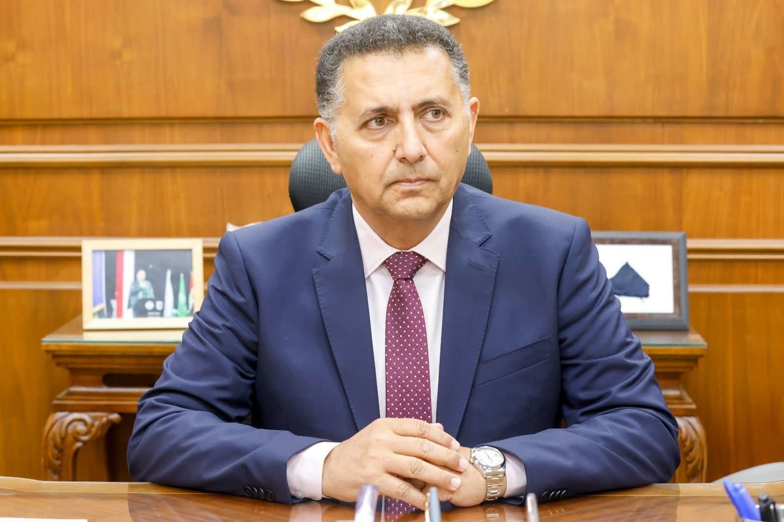 بسبب واقعة “الجلابيه” محافظ القليوبية يتخذ اجراء ضد مدير المدرسه الذى كان يرتدي جلابية